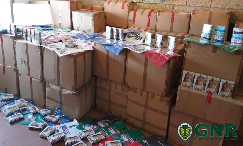 GNR UAF - Apreensão de roupa