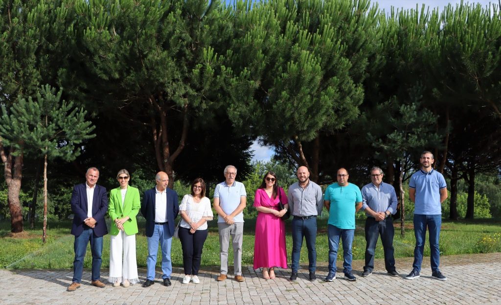 7EB705E4-BD99-4A2E-A53A-98BBFCA278D8