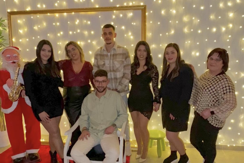 E626B06B-4524-423E-8F59-F1BA60FDB2A6